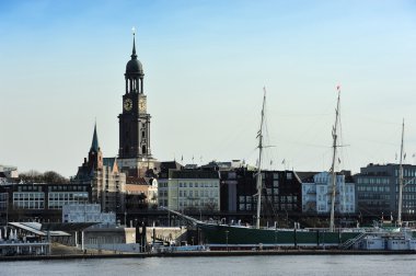 Rickmer Saint Michaelis Church ve tarihi yelkenli gemi