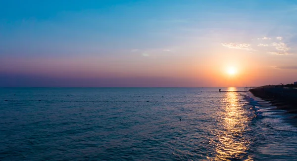 Schöner Sonnenuntergang Meer Strand Urlaub — Stockfoto