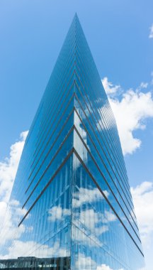 modern Cam gökdelen duesseldorf mavi gökyüzünde bina