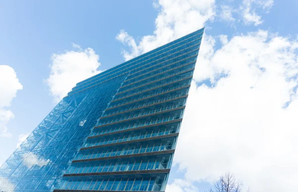 Modern glass building skyscraper blue sky — Stock Photo, Image