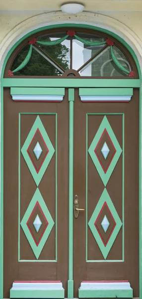 Dřevěné dveře objektu — Stock fotografie