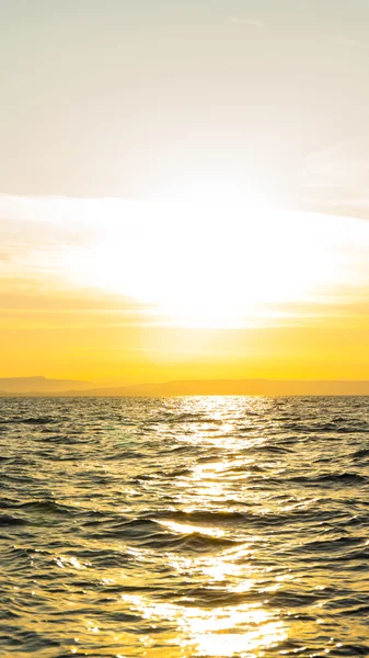 Salida del sol. puesta de sol en el mar. fondo de pantalla —  Fotos de Stock