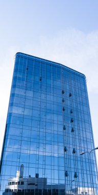 Tallinn şehir içinde modern Cam gökdelenler