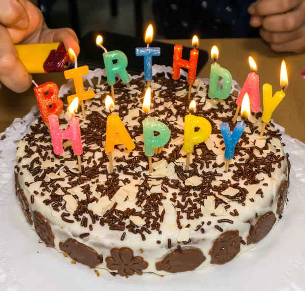 Svíčky .homemade narozeninový dort — Stock fotografie