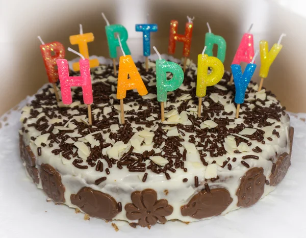 Pastel de cumpleaños con velas. Feliz Cumpleaños. —  Fotos de Stock