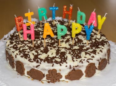 doğum günü pastası mumlar ile. Doğum günün kutlu olsun