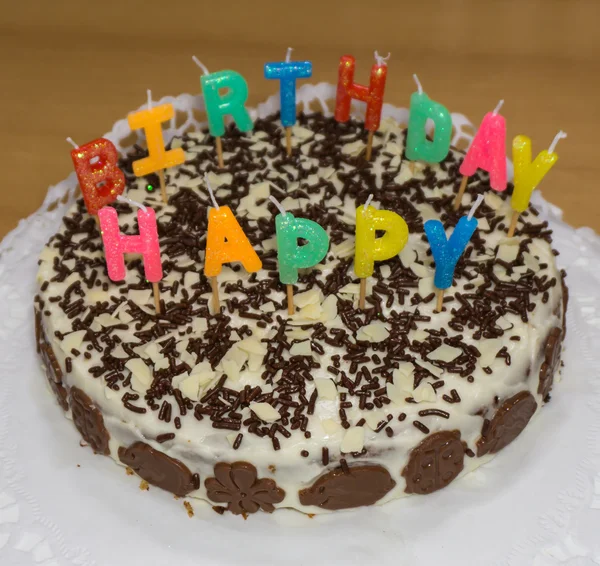 Pastel de cumpleaños con velas. Feliz Cumpleaños. —  Fotos de Stock