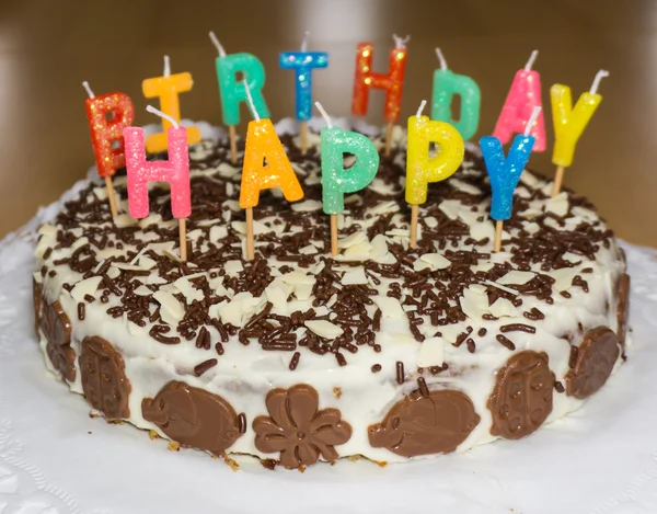 Pastel de cumpleaños con velas. Feliz Cumpleaños. —  Fotos de Stock