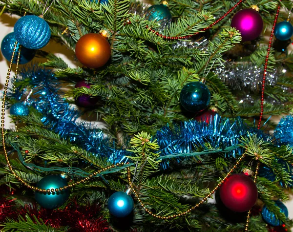 Διακόσμηση στο χριστουγεννιάτικο δέντρο. Ευτυχισμένη Newyear. εικόνα φόντου — Φωτογραφία Αρχείου