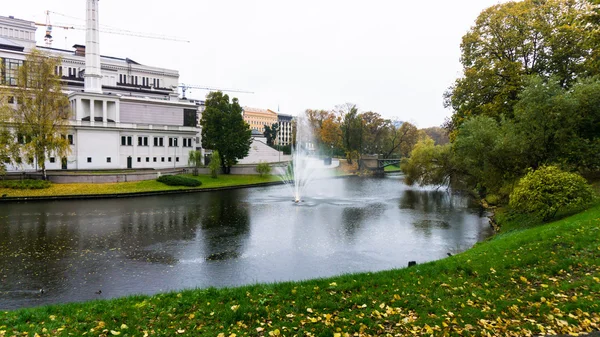 Fontanna. Park w city.waterworks.riga — Zdjęcie stockowe