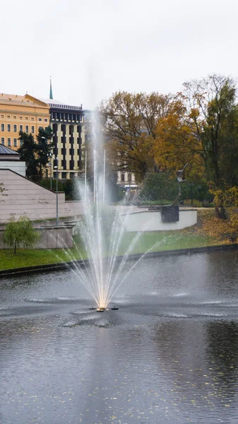 Fontän. Park i city.waterworks.riga — Stockfoto