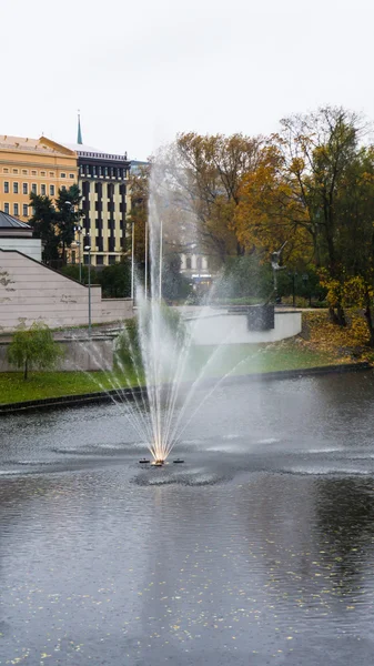 Fontaine. parc à city.waterworks.riga — Photo