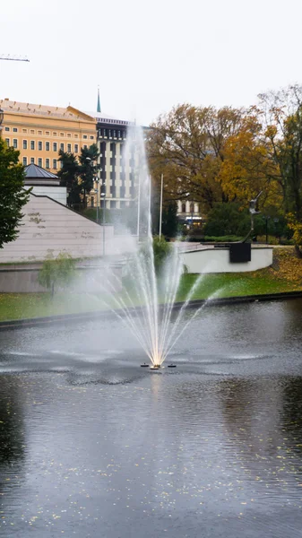 Fuente. parque en city.waterworks.riga — Foto de Stock