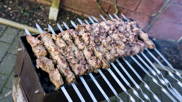 Saslik - hagyományos orosz grill. a húst a grill. SMO — Stock Fotó