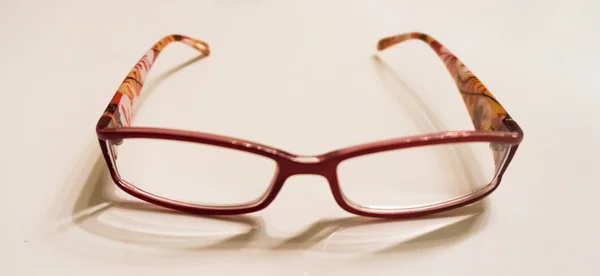 Modèle de lunettes colorées design moderne — Photo
