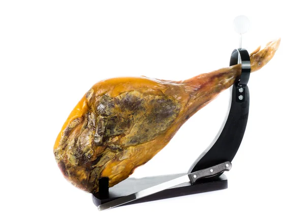 Jamon. Jamon serrano. Spansk skinka på vit bakgrund på nära håll. — Stockfoto