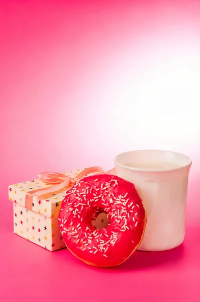 Donut med mjölk — Stockfoto