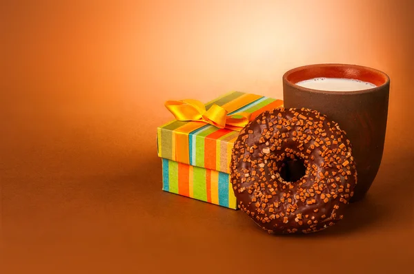 Donut med mjölk — Stockfoto