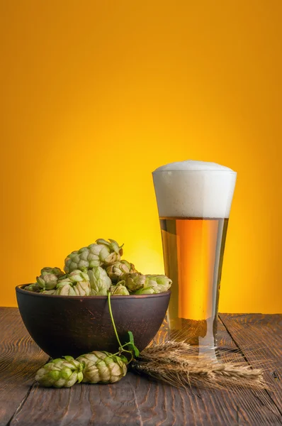 テーブルの上のビール — ストック写真