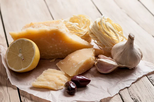 Ingredients for cooking Italian pasta — Stock Photo, Image