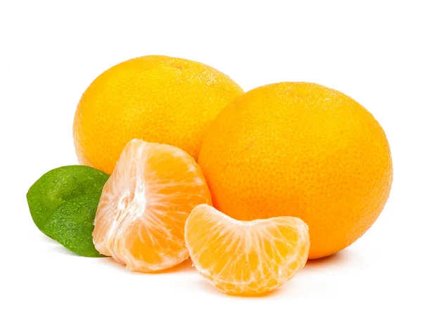 Two tangerines and a few slices with leaves isolated — Stock Photo, Image