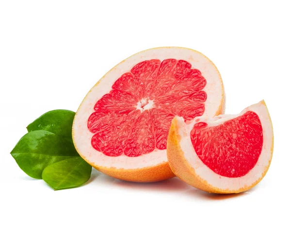 Segmenten van grapefruit met bladeren geïsoleerd — Stockfoto