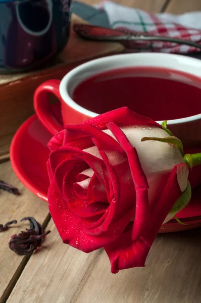 Tea with rosebud — Stock Photo, Image