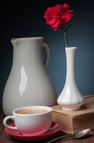 Carnations and coffee and jug — Stock Photo, Image