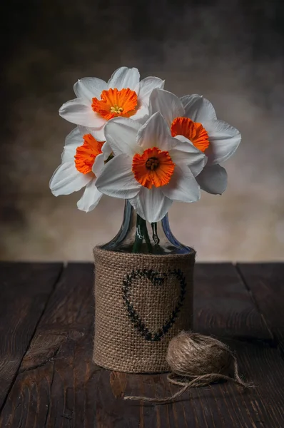 Bouquet di narcisi in bottiglia — Foto Stock