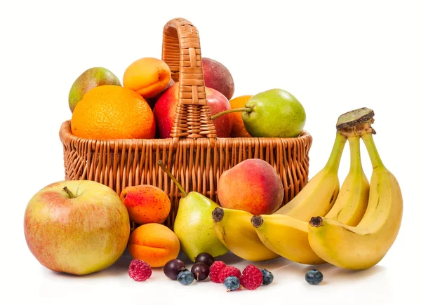 Fruit en bessen geïsoleerd — Stockfoto