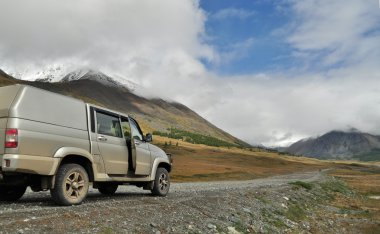 Ukok Yaylası yolu üzerinde durdur