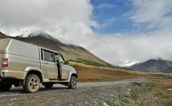 Ukok Yaylası yolu üzerinde durdur