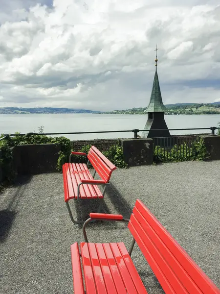 Вид Красные Скамейки Отдыха Женевское Озеро Швейцария — стоковое фото