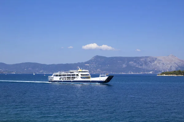 Panorámás Kilátás Nyílik Tengerre Jachtra Napsütéses Napon Korfu Görögország — Stock Fotó