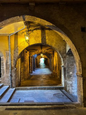 Eski yeraltı caddesi. Villefranche-sur-Mer. Fransa.