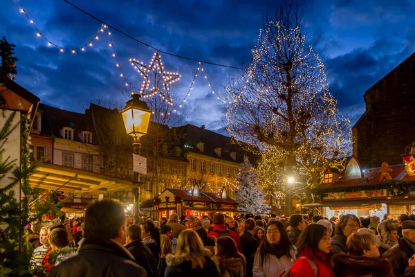 Multidões no Mercado de Natal de Colmar — Fotografia de Stock