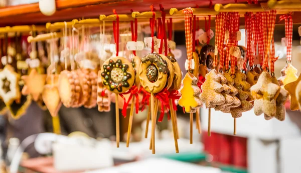 Adornos de Navidad de pan de jengibre — Foto de Stock