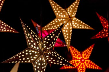 Işıklı Noel yıldız