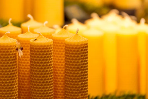 Velas de cera de abelha tradicionais — Fotografia de Stock