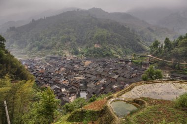 Köylü Köyü Dong milliyet güneybatı C dağlarında