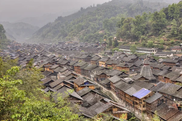 Zhaoxing Dong dorp, gelegen in de powiat Liping Guizhou Provinc — Stockfoto