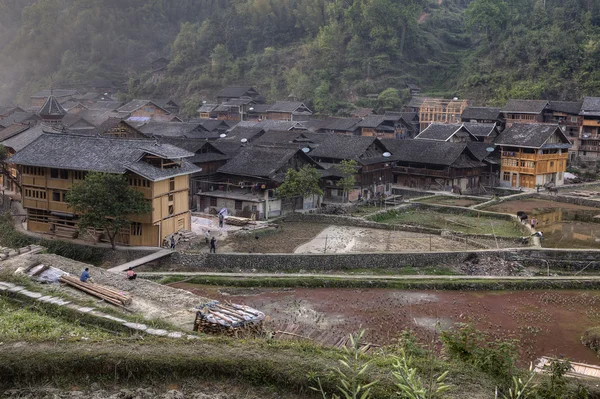 Vidéki Kína, hegyvidéki, falusi Dong etnikai kisebbség, Guizhou. — Stock Fotó