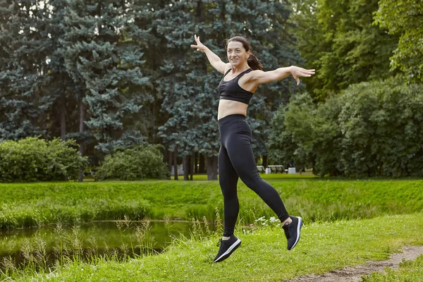 Athletic woman is making exercises on open air for healthy. — Stock Photo, Image