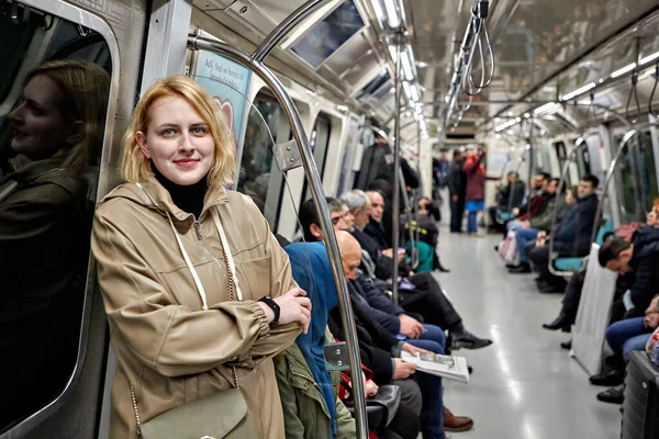 İstanbul, Türkiye - 12 Şubat 2020: Bir metro vagonundaki yolcular.