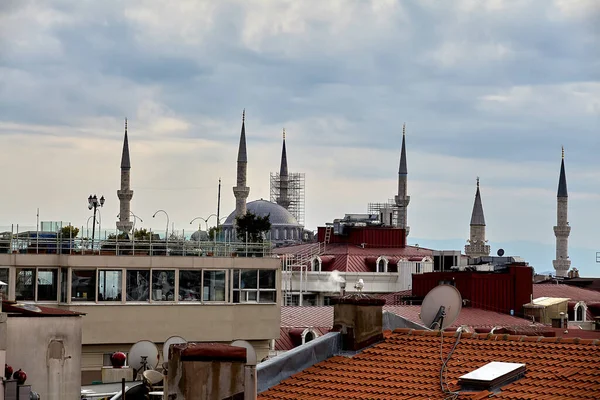 Istanbul Turkey February 2020 Spiers Minarets Dome Mosque Rise Rooftops — Stock Photo, Image