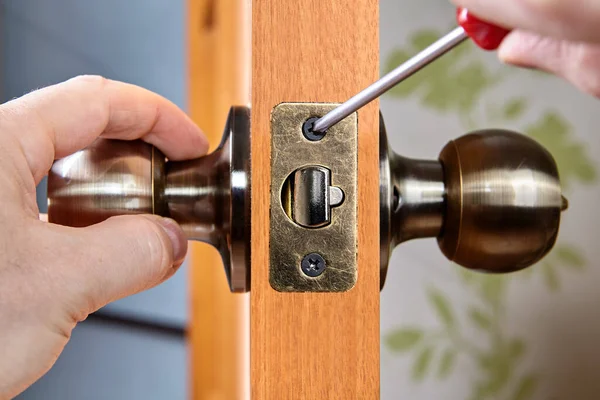 Fixing Loose Doorknob Door Handle — Stock Photo, Image