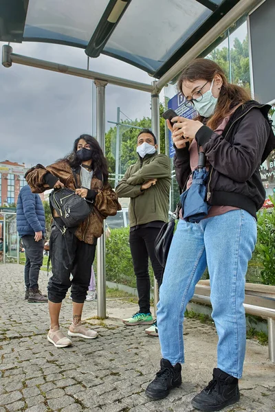 Στην επαρχία της Αττάλειας οι κάτοικοι υποχρεούνται να φορούν μάσκες προσώπου στα μέσα μαζικής μεταφοράς και να τηρούν πρακτικές κοινωνικής απομάκρυνσης.. — Φωτογραφία Αρχείου