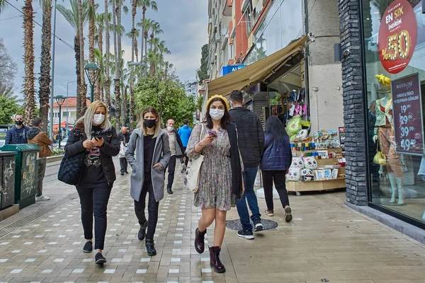 Wearing of masks is now compulsory in Antalya province. — Stock Photo, Image