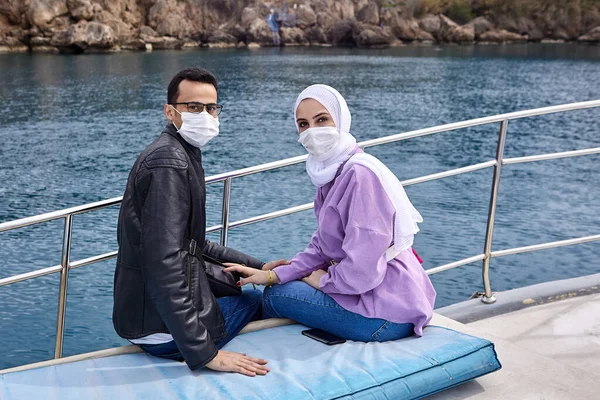 Люди без масок не будут допущены в общественные места Анталии, Турция. — стоковое фото