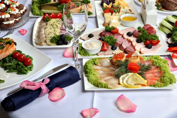 Beautifully decorated table, with meat and fish specialties. — Stock Photo, Image